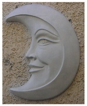 moon face statue