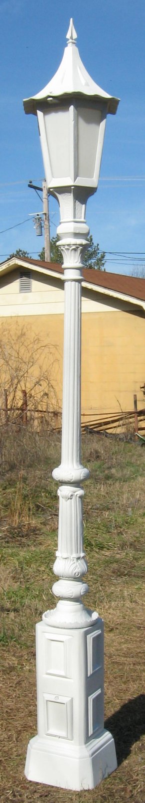 cast aluminum balboa lamp post with tudor top